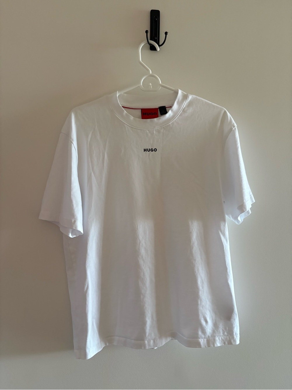 HUGO White Minimal Logo Short Sleeve Tee